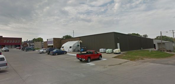 Leon Retail Center: 108 NE 3rd St, Leon, IA 50144